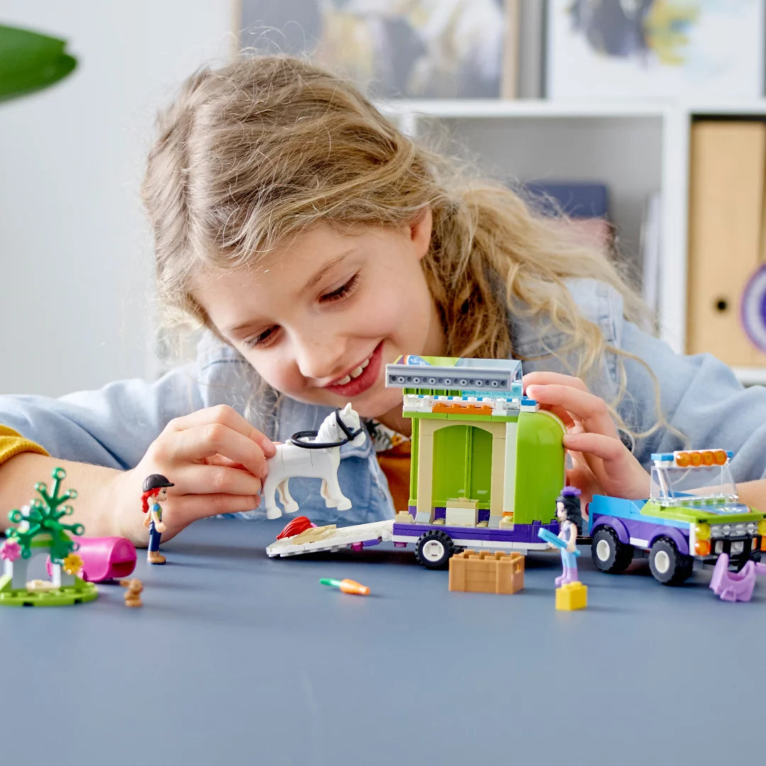 Building Kit with Mini Dolls E571