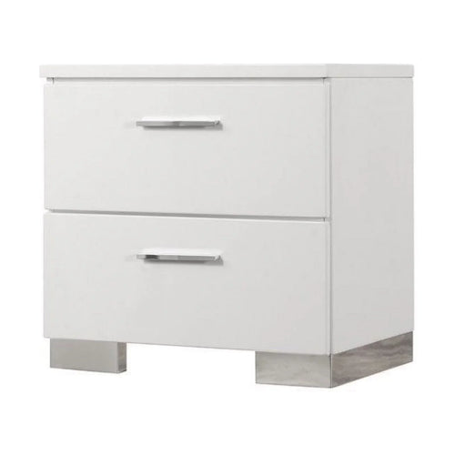 4 Piece Queen Bedroom Set with Night Stands in White U5752