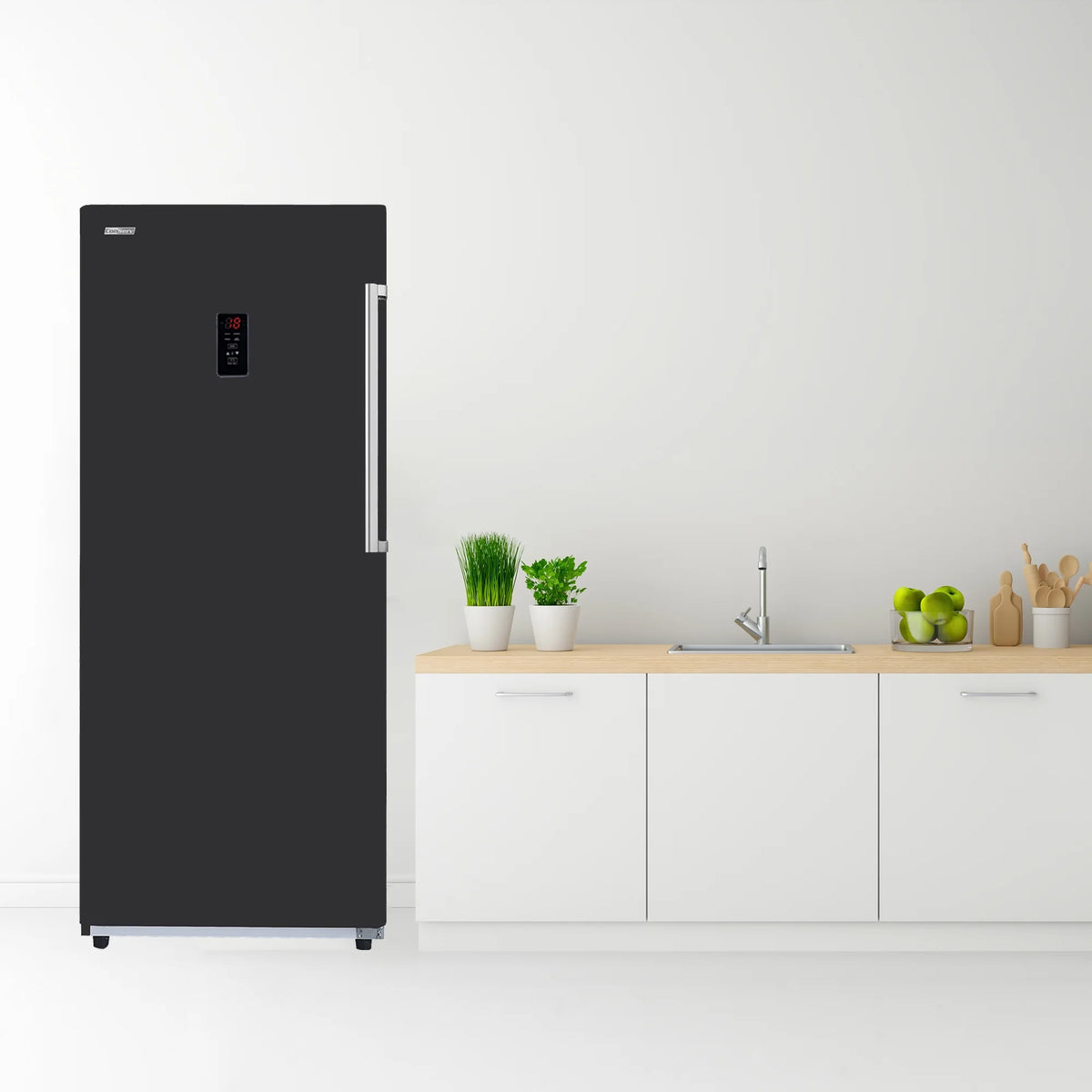 17 cu. ft Convertible Upright Freezer/Refrigerator in Black O1863